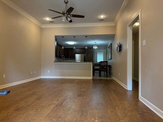 Foto del edificio - 415 S Shady Ln