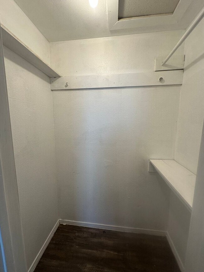 Foto del edificio - 301 N Louisiana St