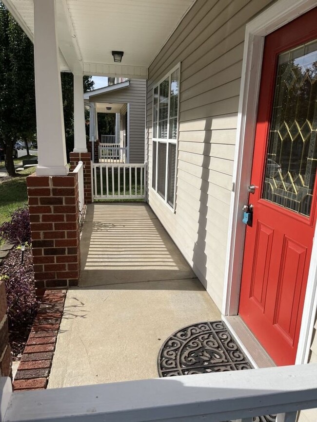 Building Photo - 3 Bedroom Corner Lot home with Great Backy...