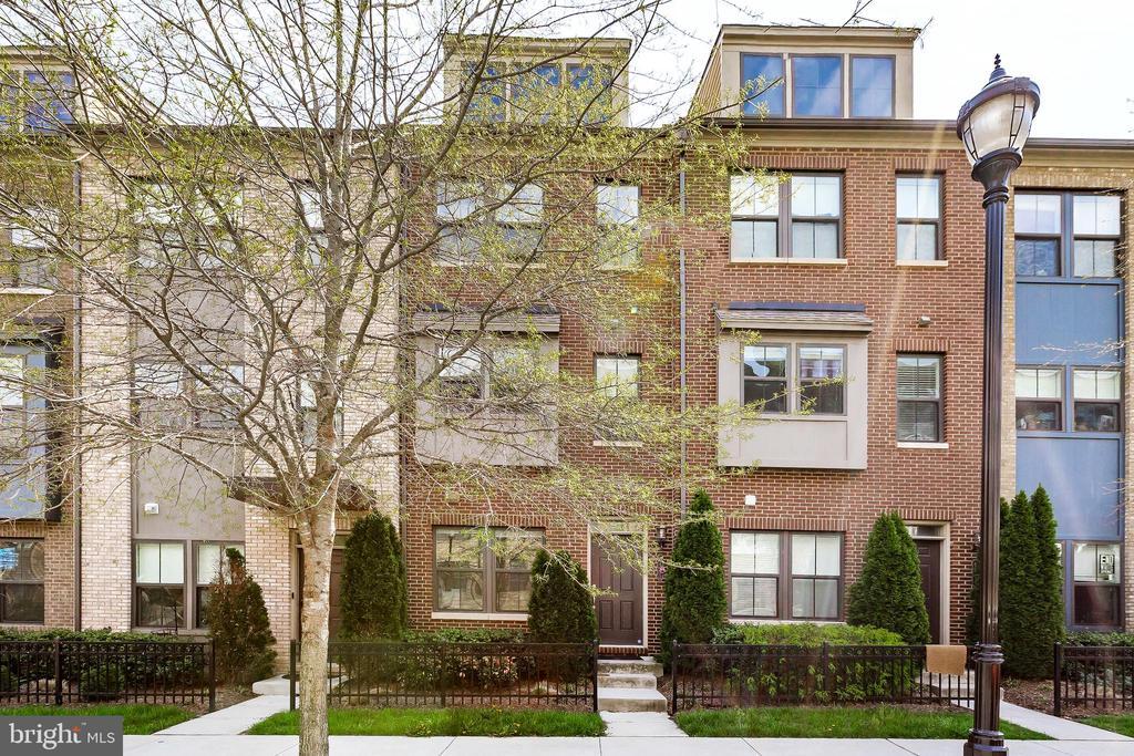 Foto principal - 6645 Rhode Island Ave