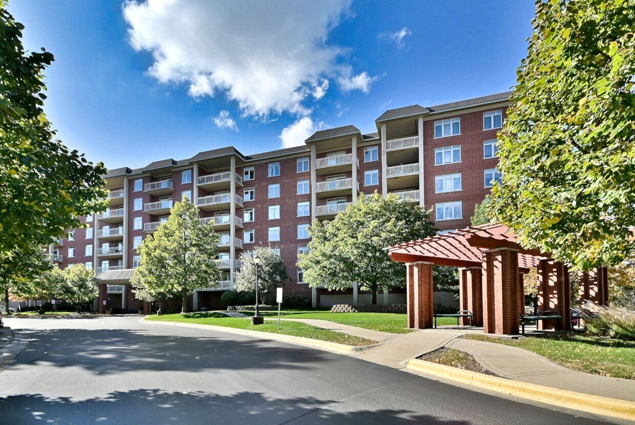Foto principal - Bright & Spacious Condo in Great Location!