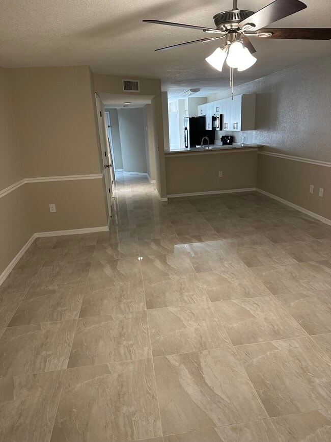 Building Photo - 14922 Par Club Cir