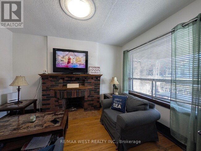 Building Photo - 128 Caledonia Rd