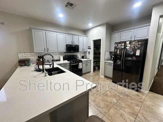 Building Photo - 30311 W Whitton Ave