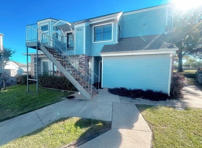 Building Photo - 3406 Country Club Dr W