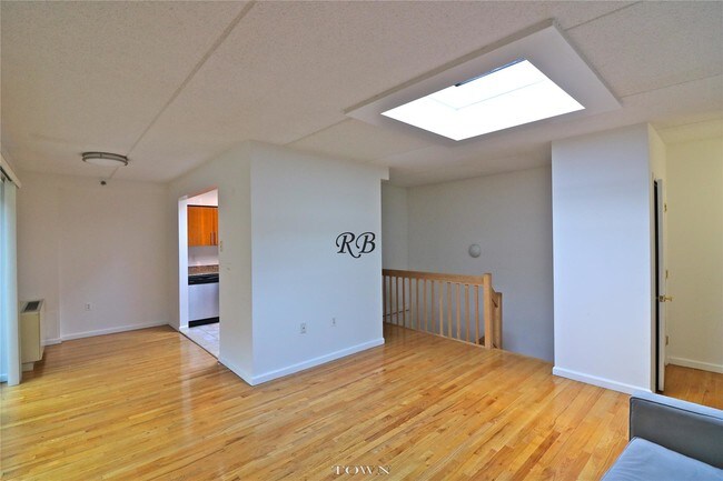 Building Photo - 10344 68th Ave