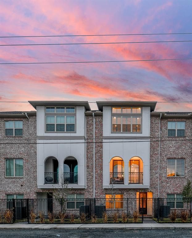 Foto del edificio - 5209 Allen St