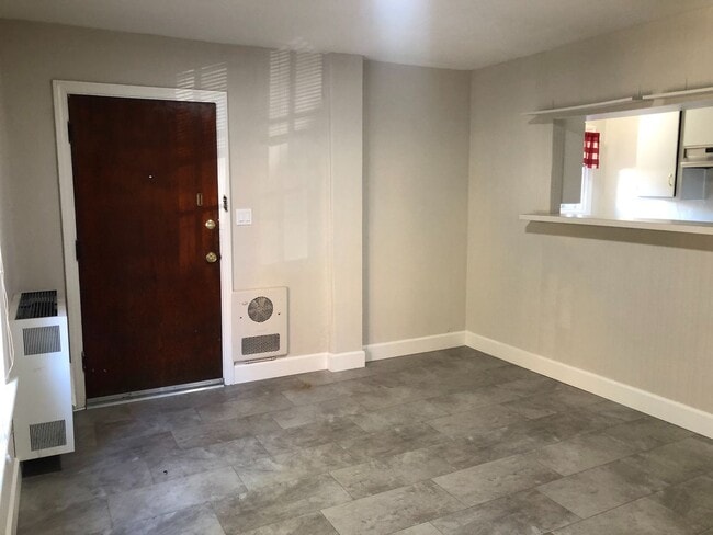 Building Photo - North side, quiet and spacious one bedroom is walking distance to the north side of the UC Berkel...