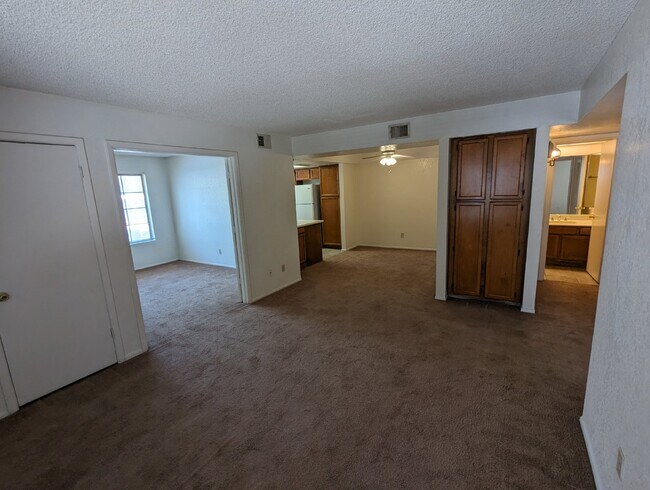 Foto del edificio - 2 Bedroom 2 Bathroom in Tempe! Water, Sewe...