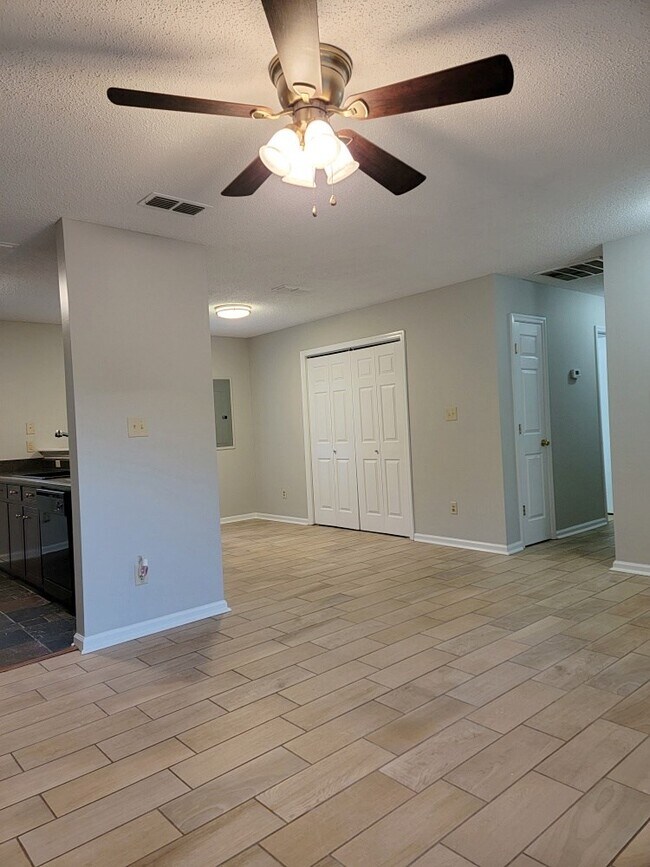Building Photo - 164 Senah Dr