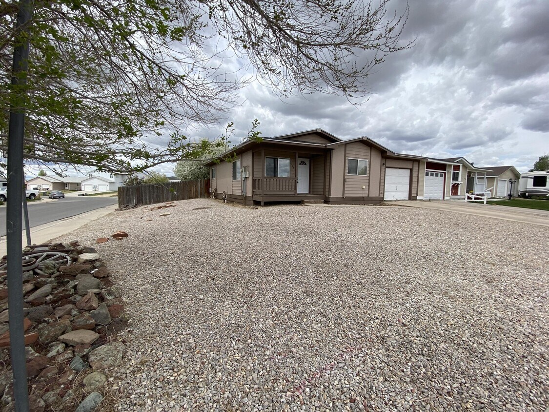 2100 Dunphail St, Rawlins, WY 82301 House for Rent in Rawlins, WY