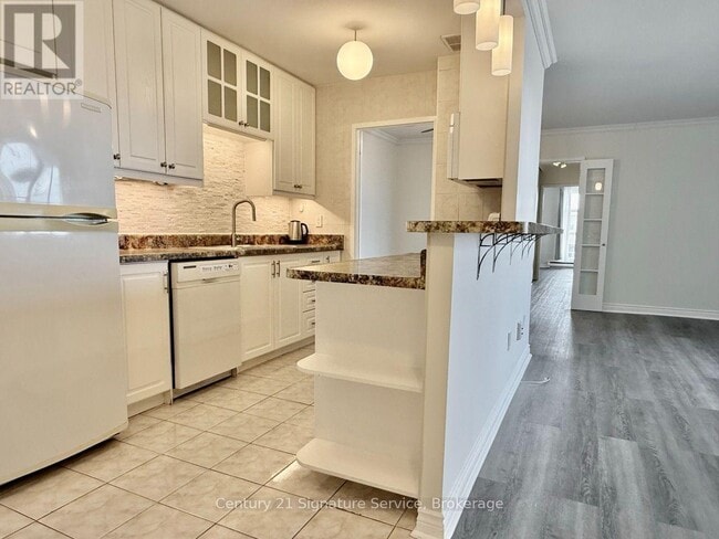 Building Photo - 3025 Queen Frederica Dr