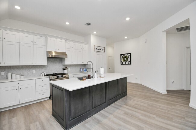 Building Photo - 29418 Amber Pne Ct