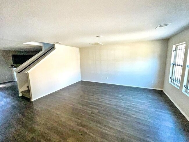 Building Photo - Beautiful 3-Bedroom Home with Fenced Backy...