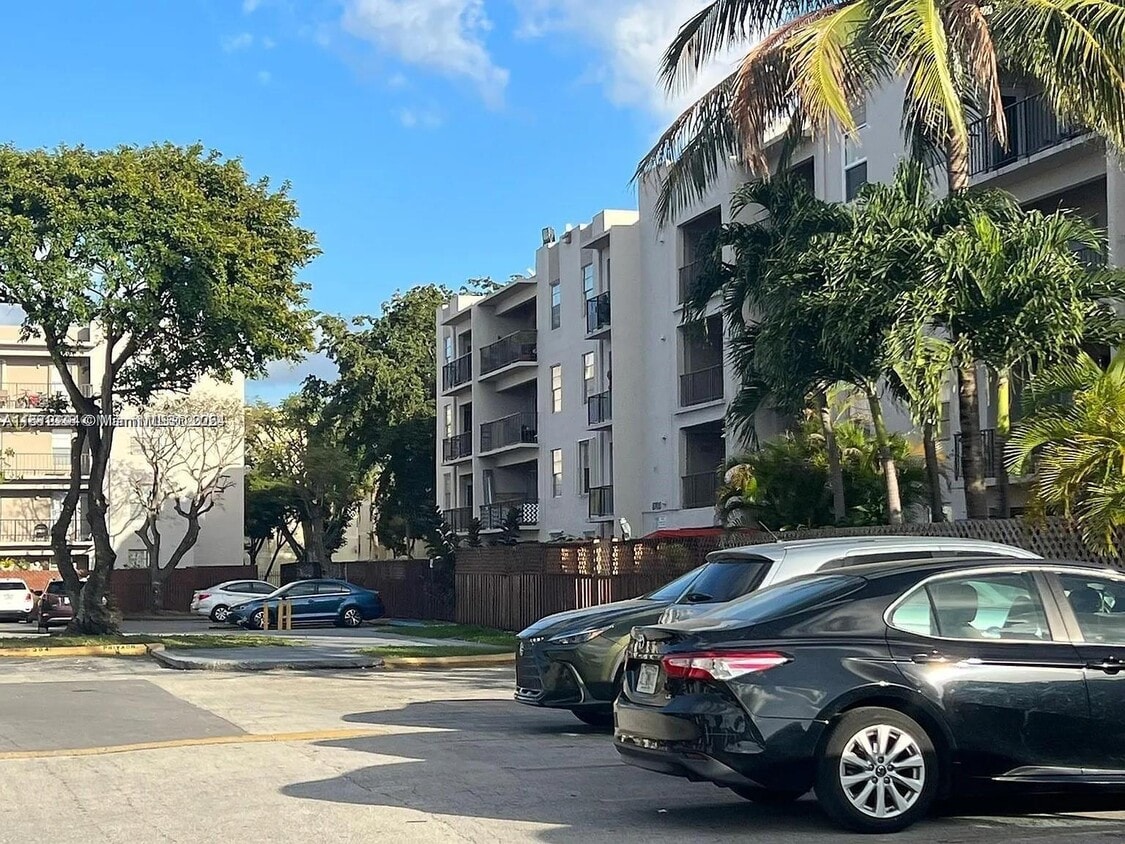 Foto principal - 5705 W 20th Ave