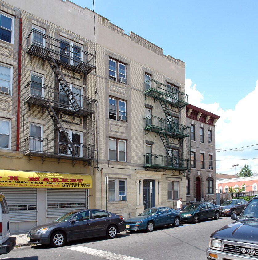 Primary Photo - 6205 Palisade Ave