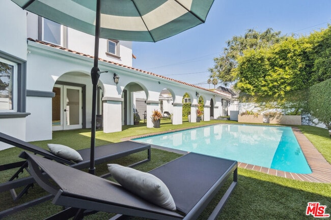 Foto del edificio - 956 S Longwood Ave