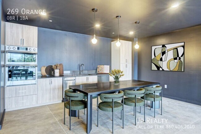 Building Photo - Chic Studio Apartment in Vibrant Downtown ...