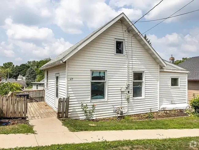 Building Photo - 675 Needham Pl