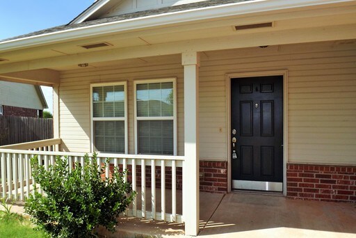 Building Photo - 2813 NW 187th Ter