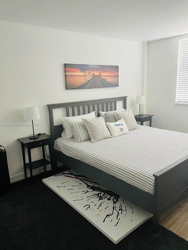 Foto del edificio - 2450 NE 135th St