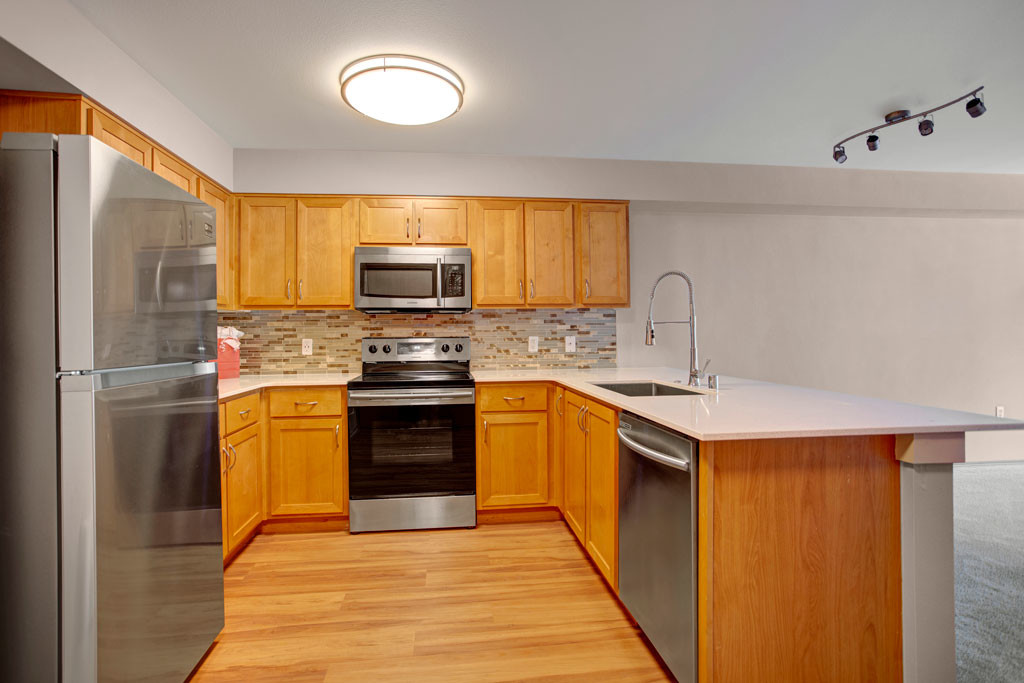 Echo Lake Kitchen with Stainless Steel Fixtures - Echo Lake Apartment Homes