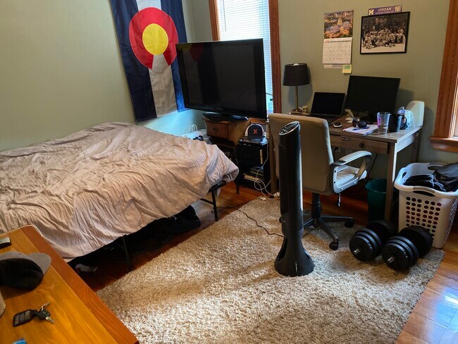 Building Photo - 753 E 7th St