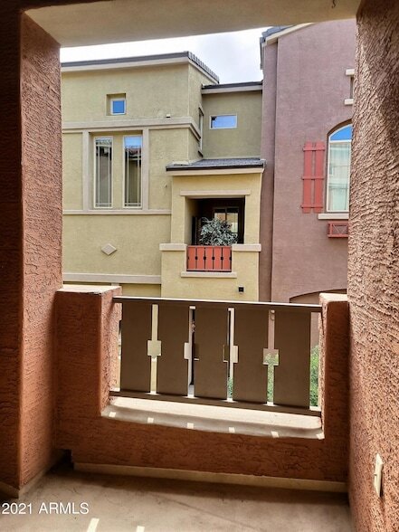 Foto del edificio - 240 W Juniper Ave