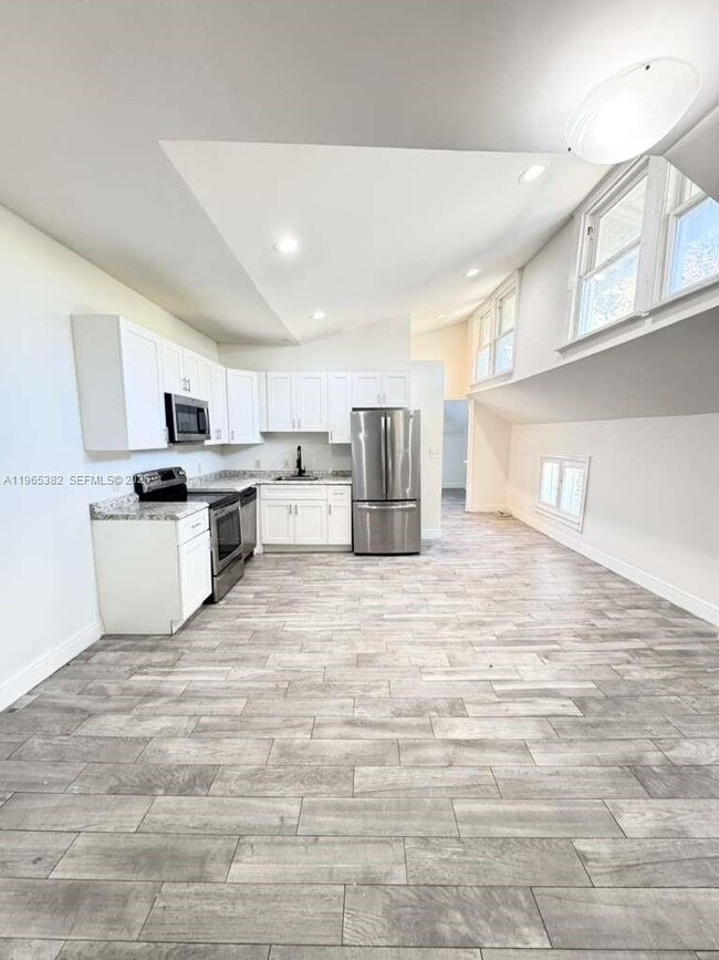 Building Photo - 605 S J St