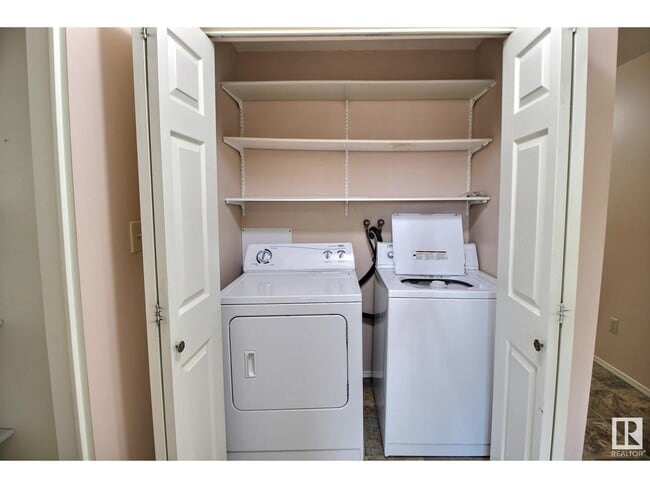 Photo du bâtiment - 18012 95 Av NW