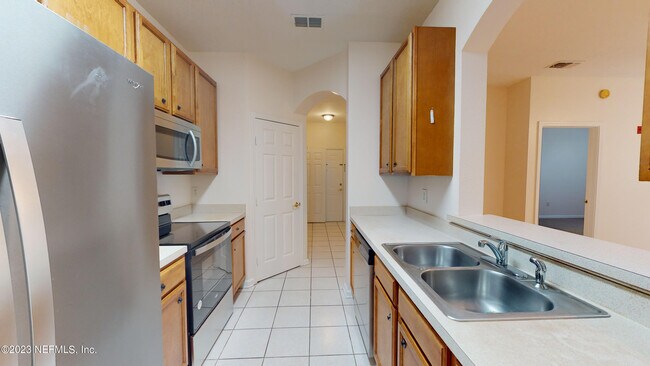 Building Photo - 10550 Baymeadows Rd