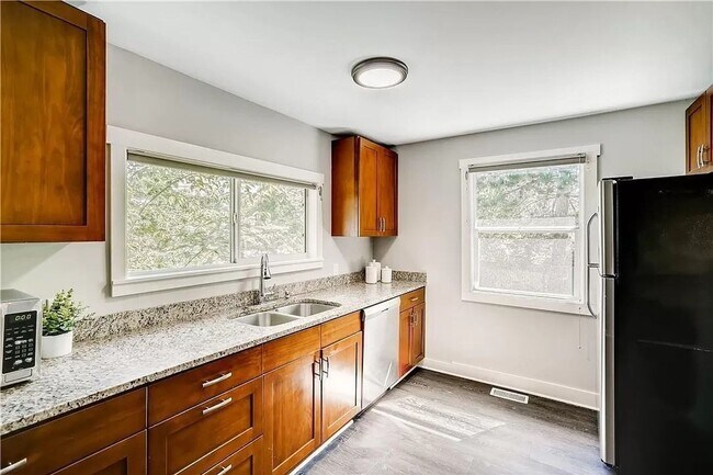 Building Photo - 3 BED 1 BATH SINGLE FAMILY FOR RENT