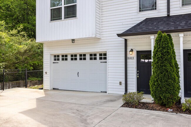 Foto del edificio - 8403 Brookmoor Ln