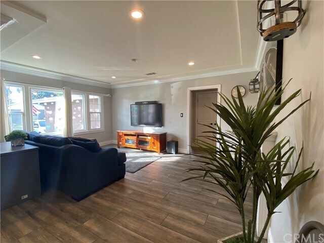 Foto del edificio - 2401 N Forest Ave
