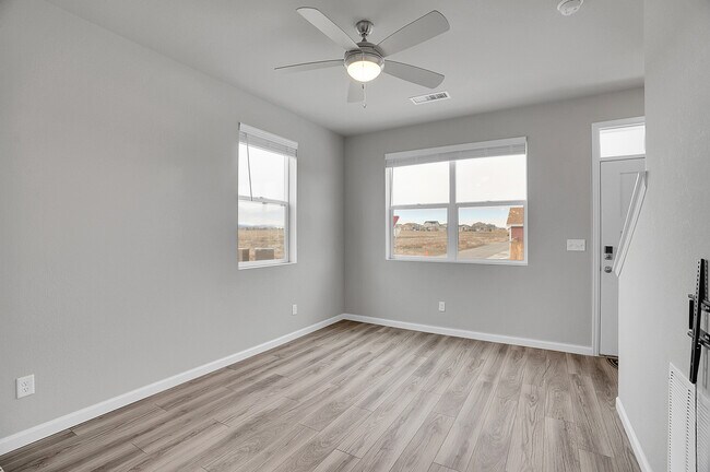 Foto del edificio - 897 Great Plains Ave