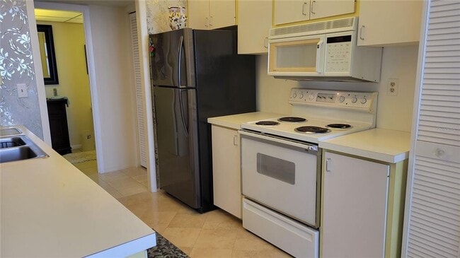 Building Photo - 1000 Longboat Club Rd