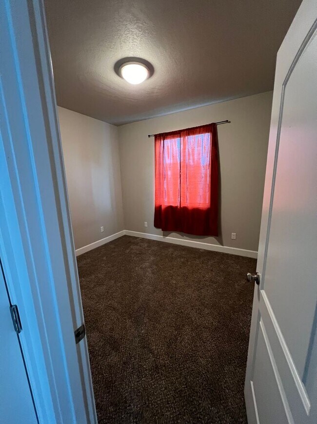 Building Photo - RENT REDUCED!!!  4 bedroom 2 bath, Quincy
