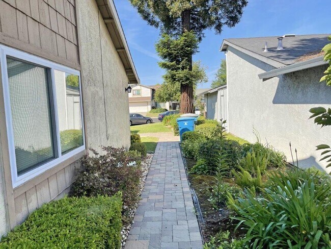 Building Photo - Beautifully Remodeled 3 Bedroom One Story ...