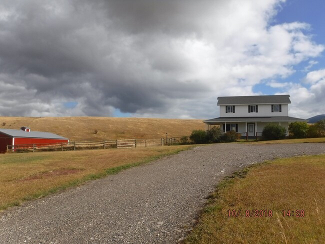 Foto del edificio - Gorgeous Home on 20 Acres- Horses Welcome!