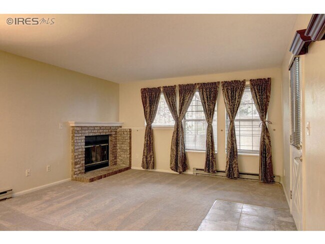 Foto del edificio - Inviting 2-Bedroom Condo Near Shopping & Dining | Available Early July