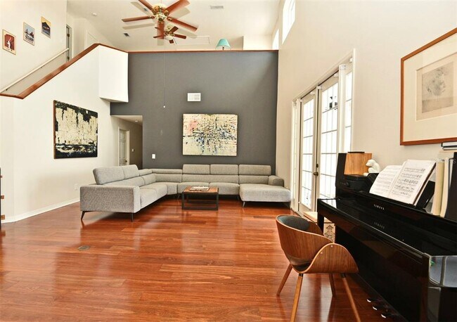 Foto del edificio - 1522 Cherry Lake Way