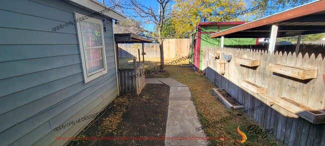 Building Photo - Southlawn 3 bedroom