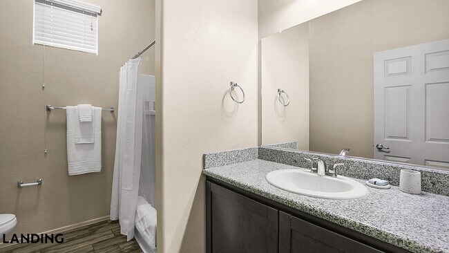 Building Photo - 5885 Lakehurst Dr