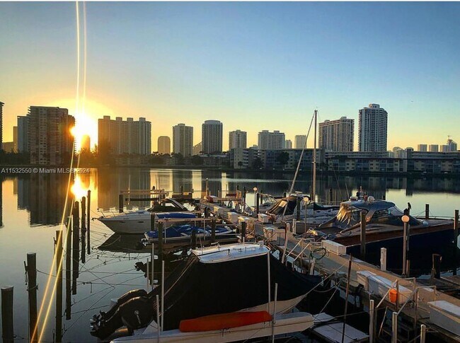 Building Photo - 18051 Biscayne Blvd