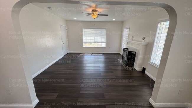 Building Photo - 2 bedroom 1 bathroom house located in the 93307 zipcode near E Brundage Ln/ Madison St