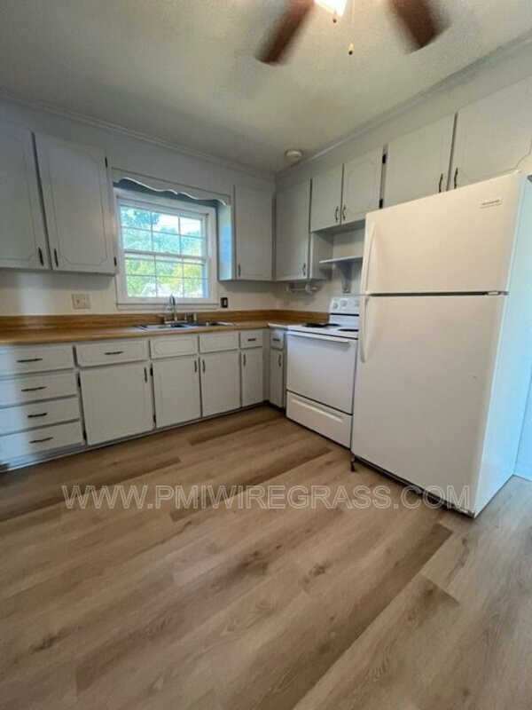 Foto del edificio - 281 Green Village Rd