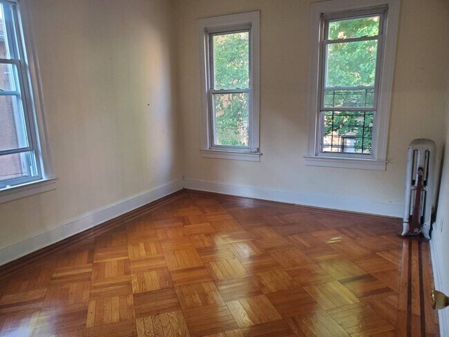 Foto del edificio - 781 E 5th St