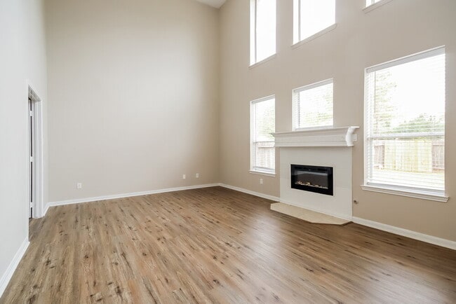 Building Photo - 13707 Broad Oaks Ln