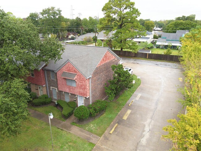 Foto del edificio - 2372 Triway Ln