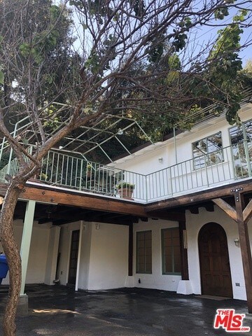Building Photo - 853 N Beverly Glen Blvd